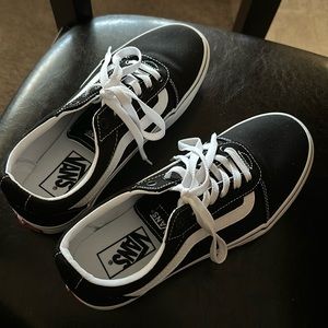 Black and white platform vans, old skool.